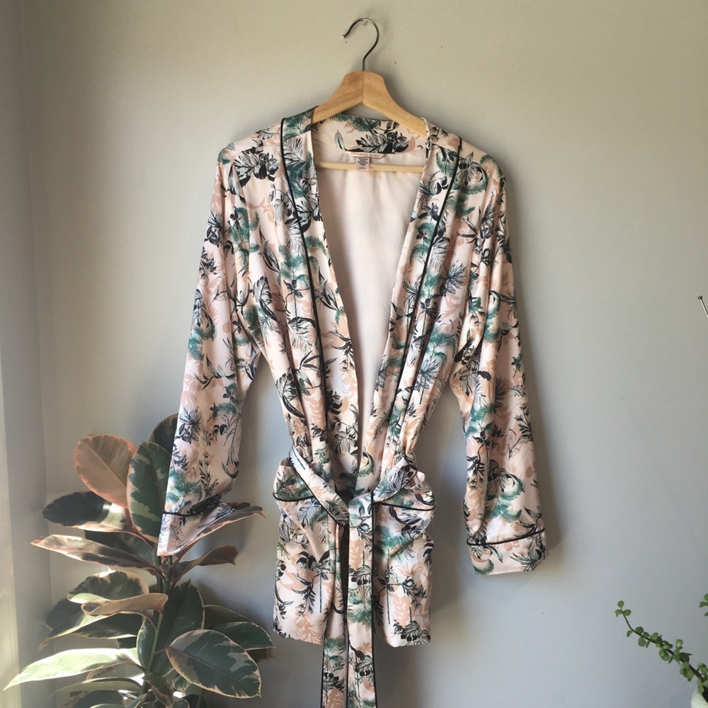 NWOT Victoria’s Secret Palm Tree Printed Robe
